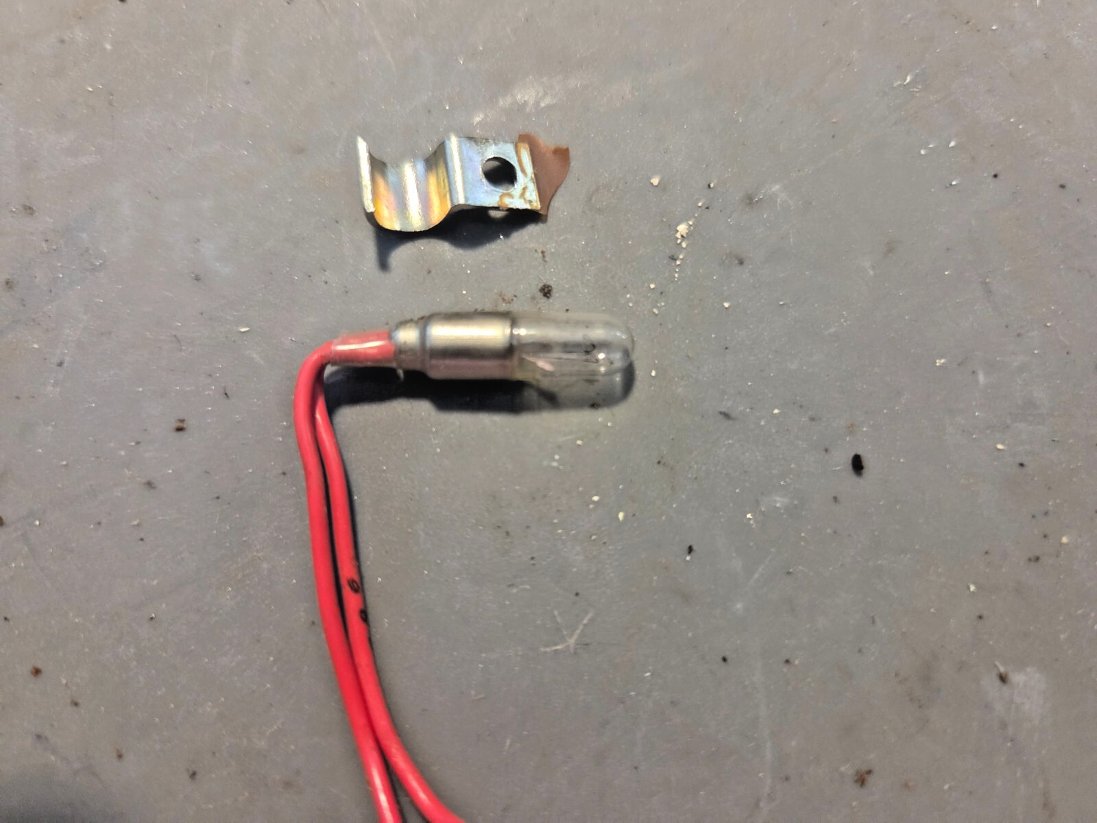 LIGHT BRACKET FOR ROSS (NO MODEL #) MOBILE CB RADIO