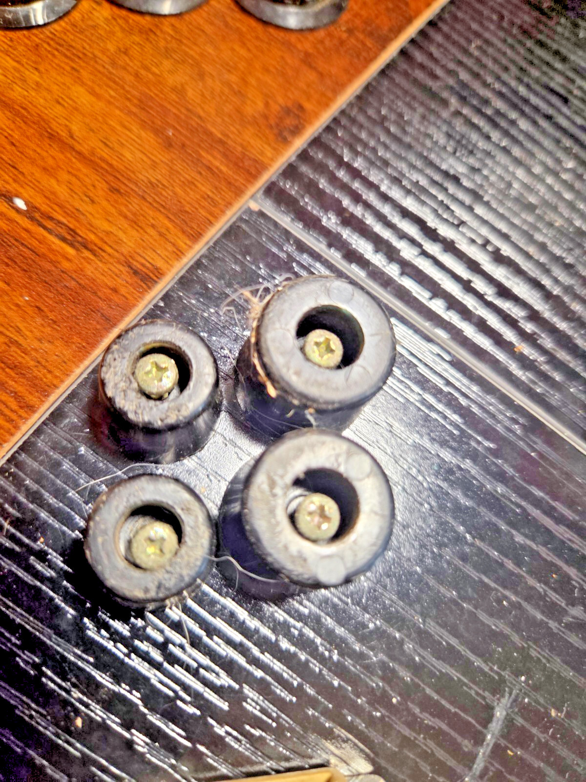 NICE SET OF RUBBER FEET W/ SCREWS FOR THE S.B.E. LAND COMMAND BASE STATION CB RA