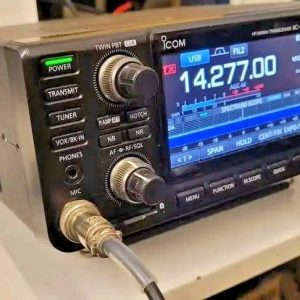 Beautiful ICOM 7300 w/ SP30 desk mic & sp38 external speaker, well cared for