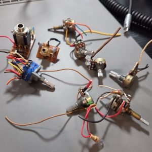 COMPLETE SET OF RHEOSTATS, TUNERS, ETC COBRA 2000GTL