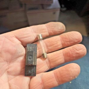 Oddball fuse holder from the SEARS ROADTALKER 40 MOBILE CB RADIO