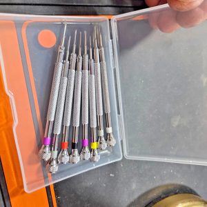 SET OF 8 MINIATURE PHILLIPS SCREWDRIVERS IN PLASTIC CASE (NEVER USED)