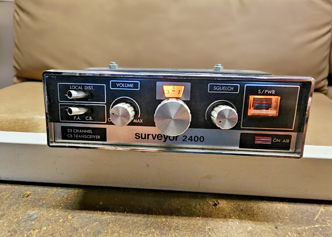 WORKING SURVEYOR 2400 MOBILE CB RADIO (23 CH), NICE CONDITION