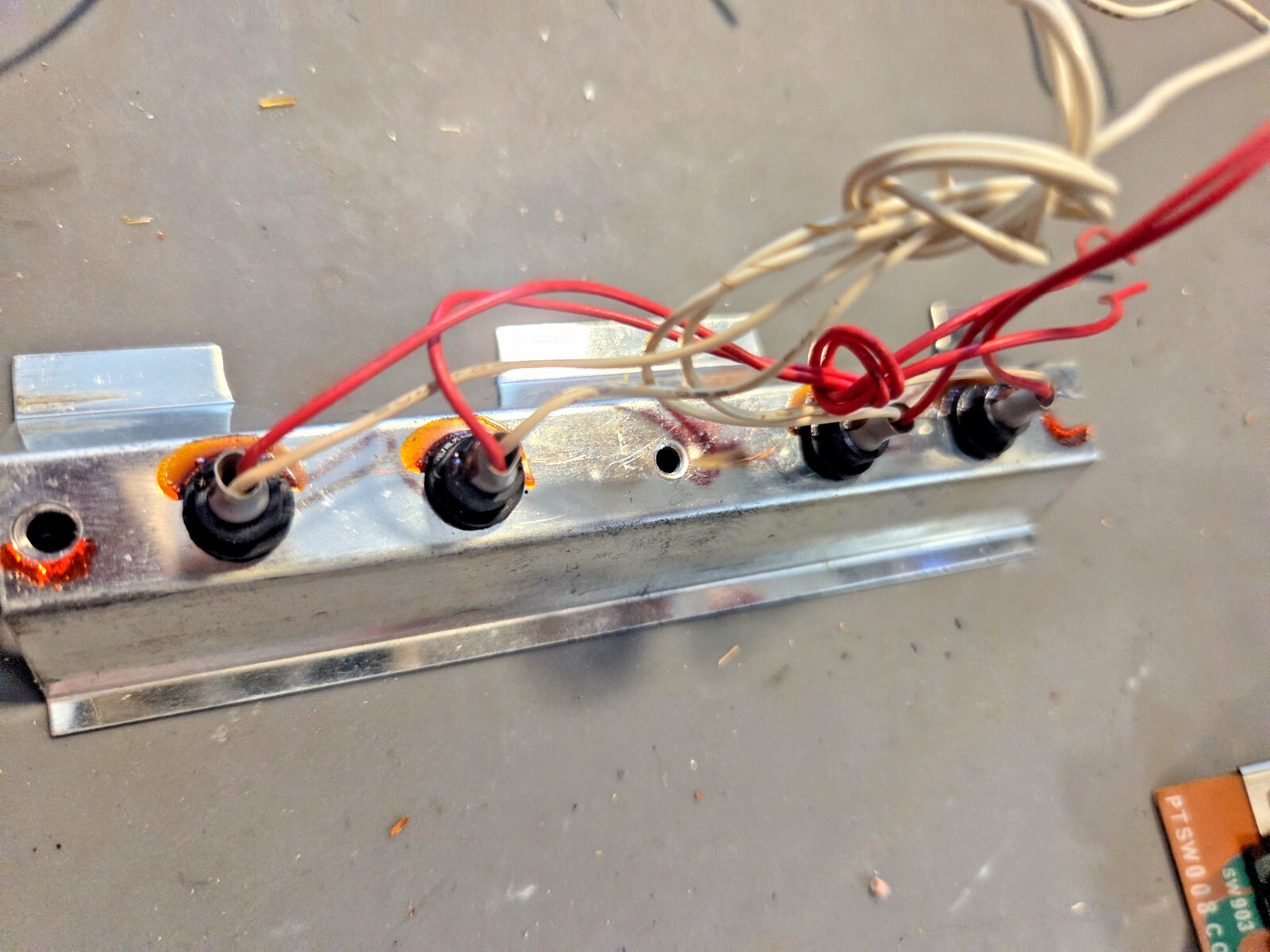 HY-GAIN LIGHTING BAR W/ BULBS (FOR TWIN METERS) ON HYGAIN VIII BASE STATION CB