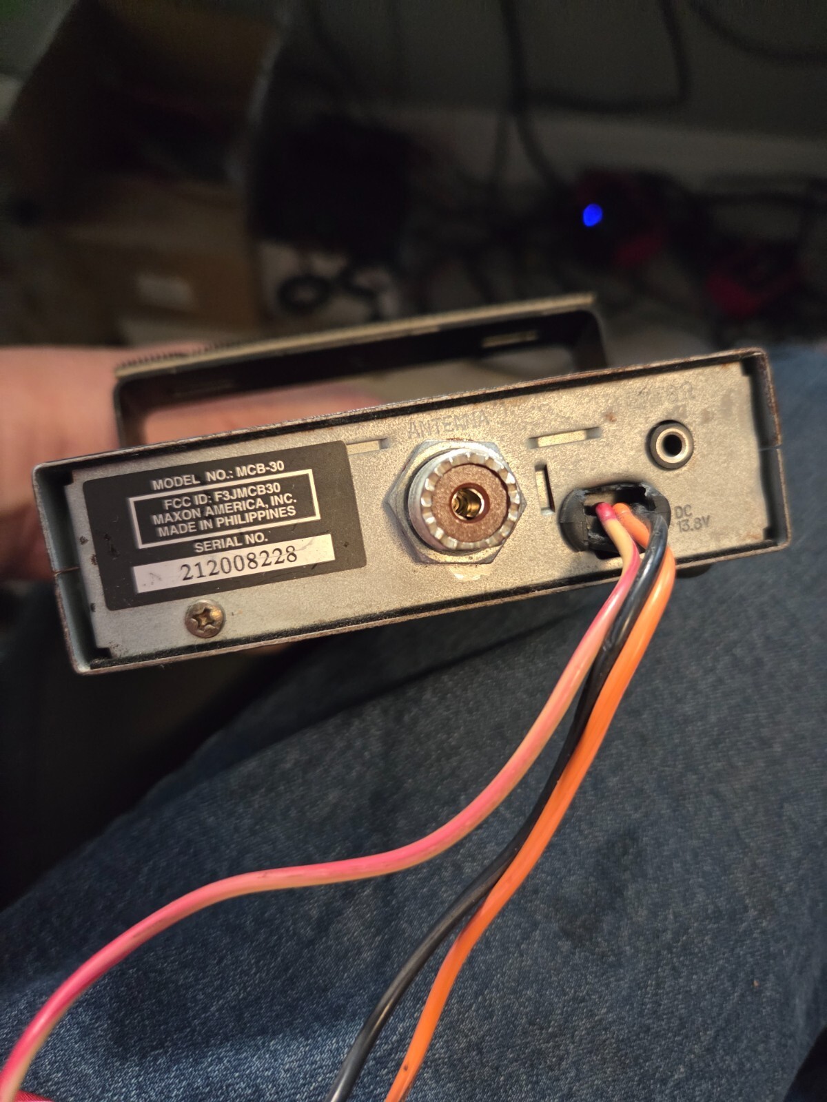 PAIR OF MAXON MCB-30 RADIOS, ONE MIC, REPAIR OR PARTS ONLY - Image 5