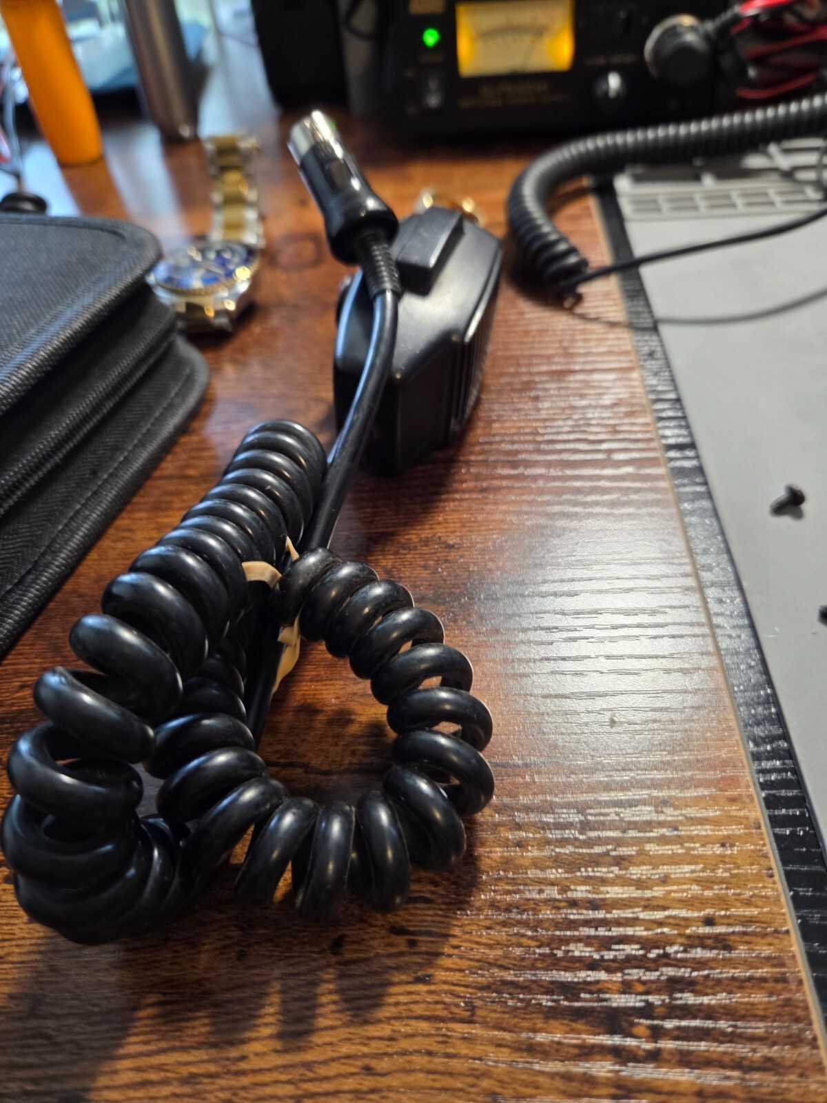 PAIR OF MAXON MCB-30 RADIOS, ONE MIC, REPAIR OR PARTS ONLY - Image 6