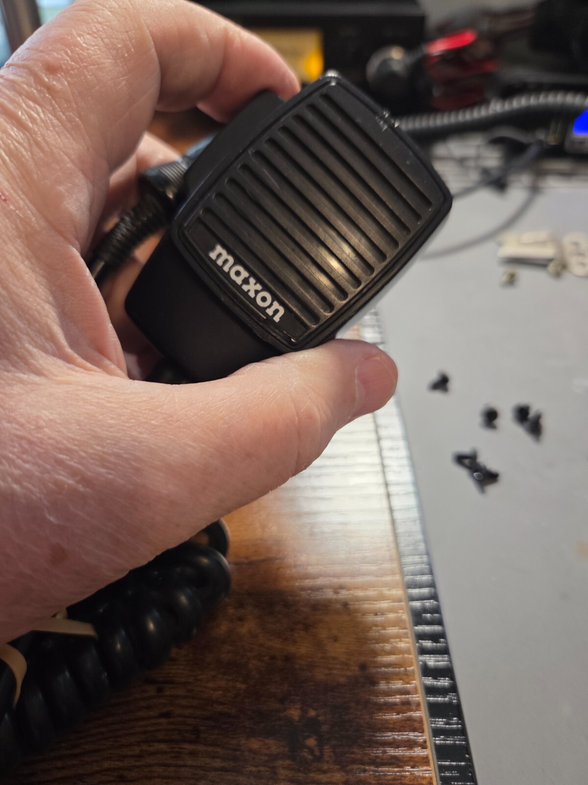PAIR OF MAXON MCB-30 RADIOS, ONE MIC, REPAIR OR PARTS ONLY - Image 7