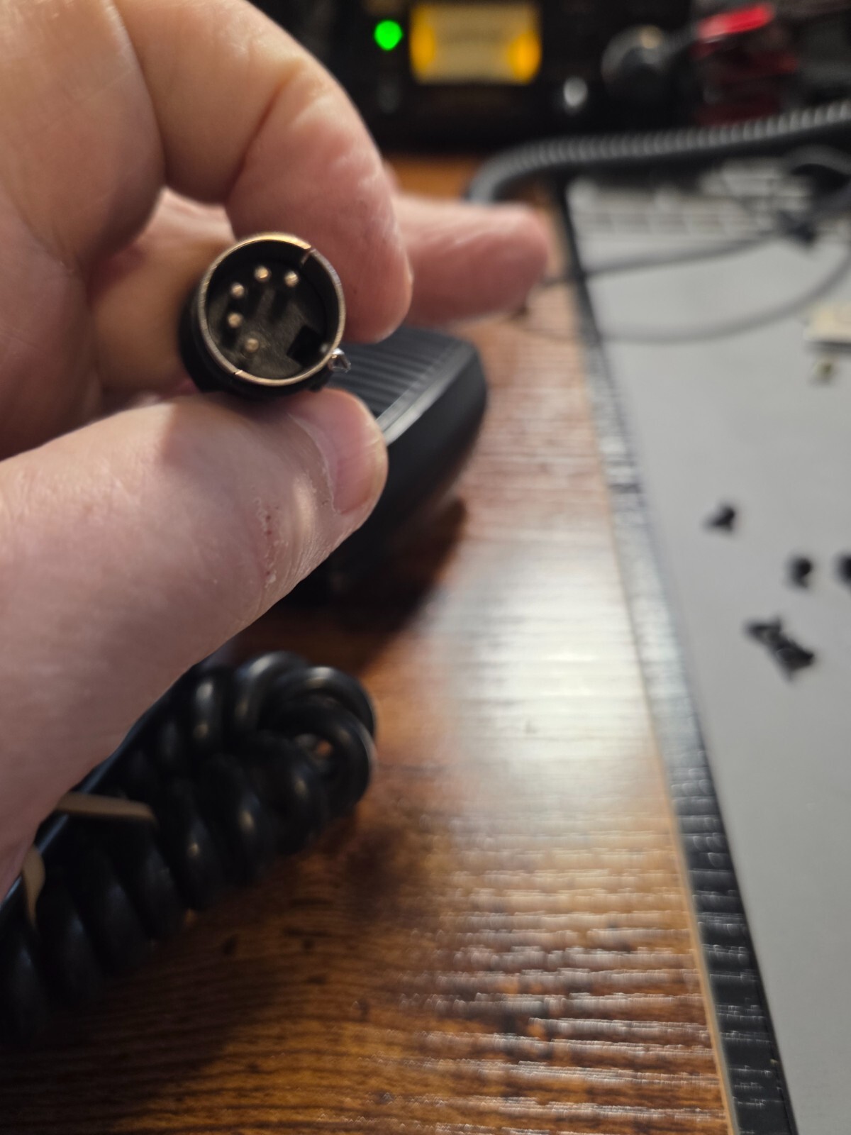PAIR OF MAXON MCB-30 RADIOS, ONE MIC, REPAIR OR PARTS ONLY - Image 8