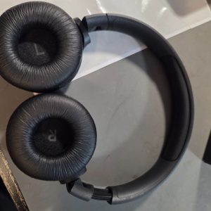 REALLY NICE JBL HEADPHONES, USB C CHARGING, SUPER COMFORTABLE