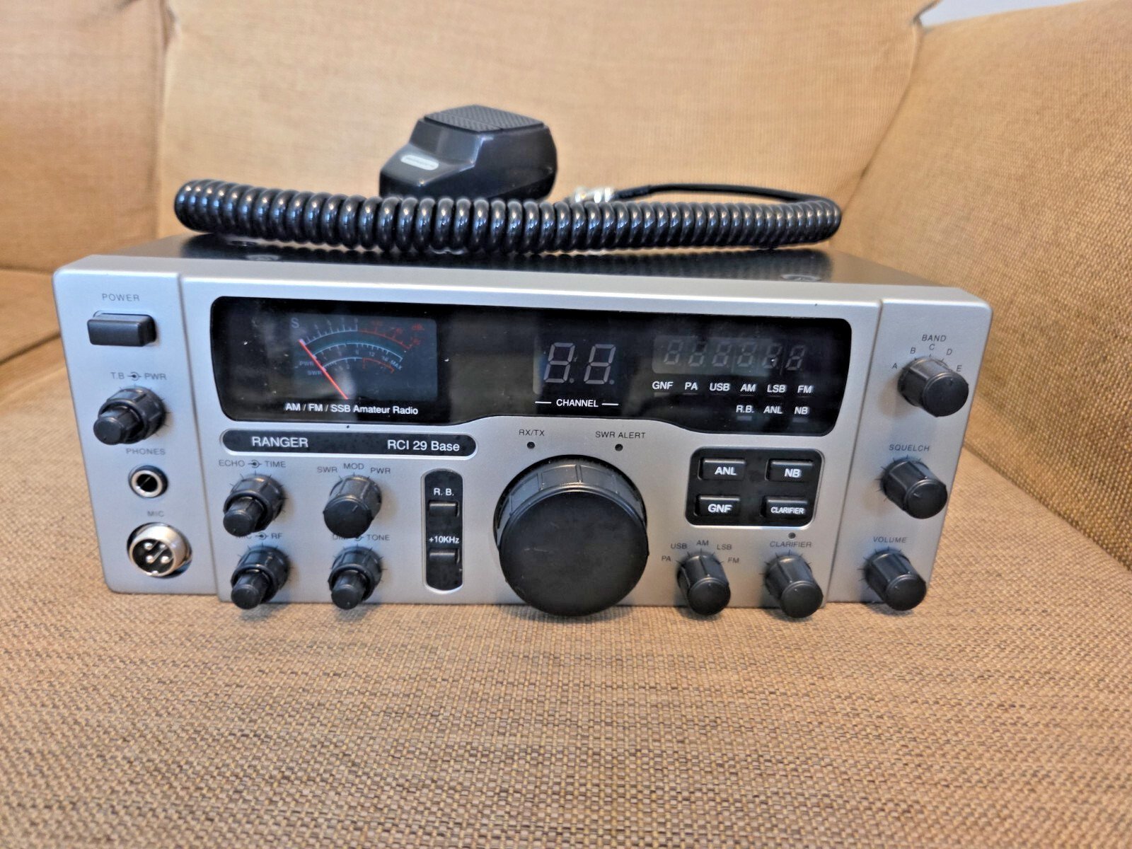 RANGER RCI-29 SUPER BASE STATION RADIO AM/FM/SSB/10/12/15 METER RADIO 110 PEP