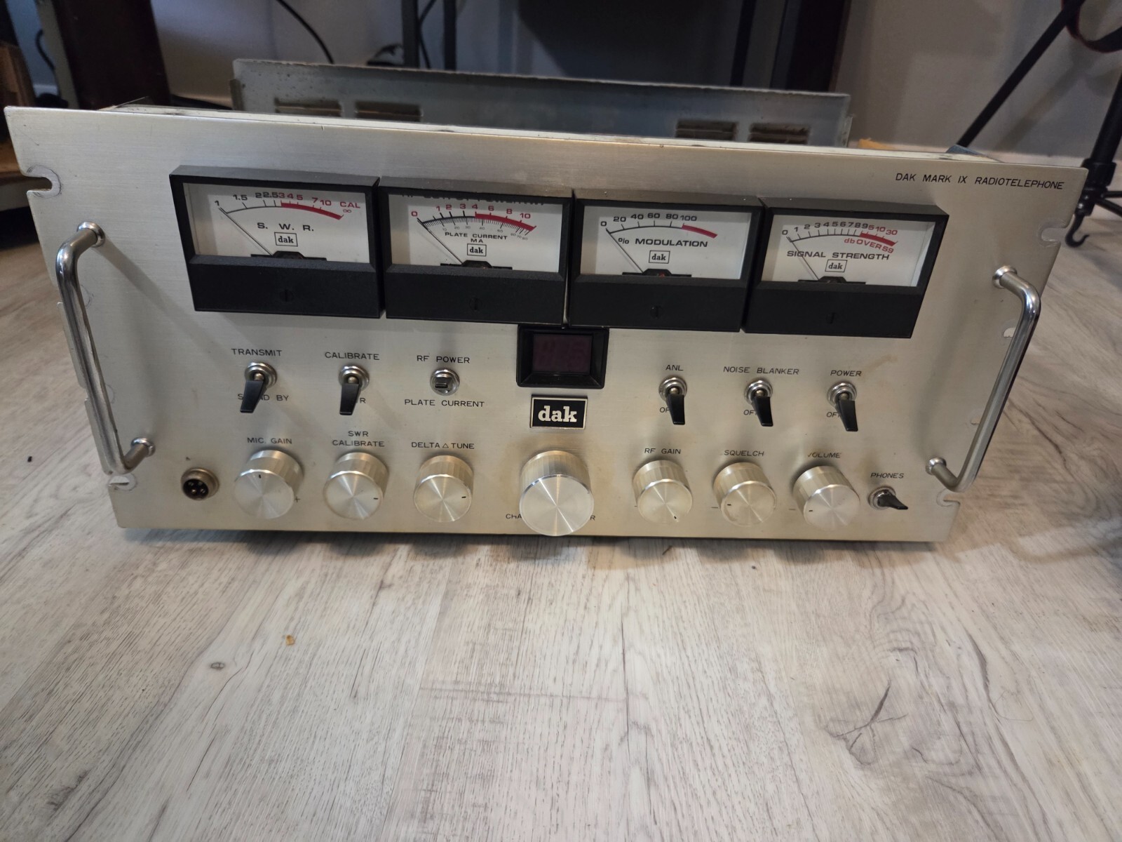 Dak Mark IX CB Vintage Silverface Transceiver Base Station Radio - Image 10