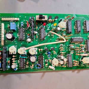 RF SIGNAL BOARD, DISTRIBUTES SIGNALS BETWEEN RECEIVER AND TRANSMITTER UHF WORKS