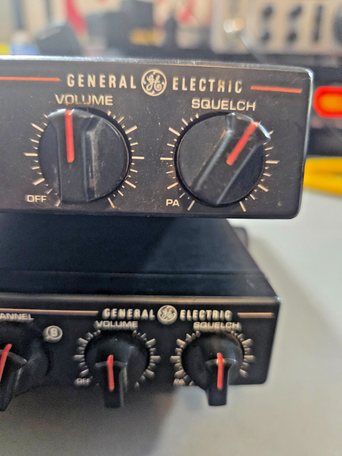 GE (GENERAL ELECTRIC) 40CH CB RADIOS - PAIR, BOTH POWER ON - Image 4