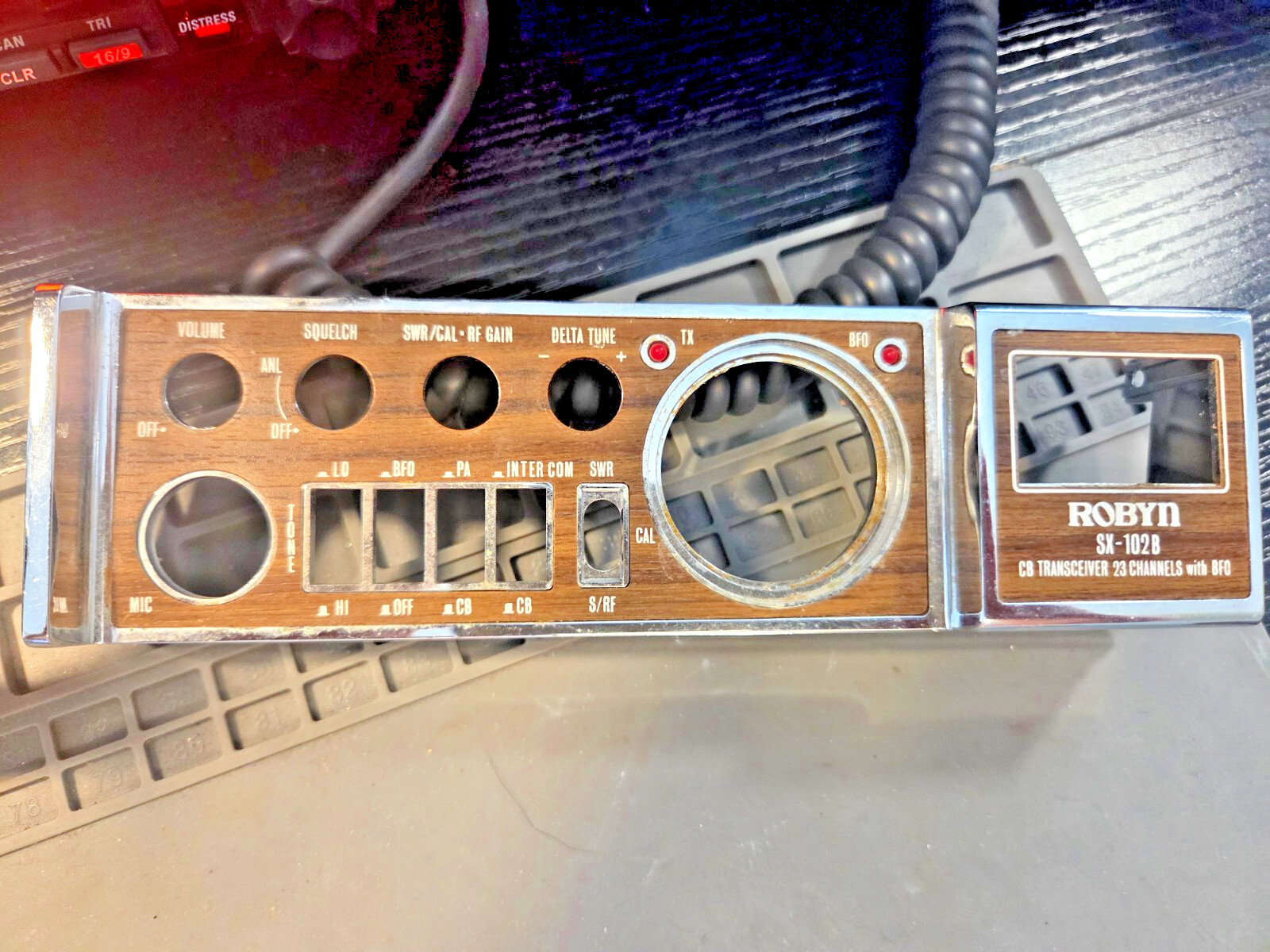 VERY NICE FACEPLATE - NO BLEMISHES - FOR ROBYN SX-102B MOBILE CB RADIO