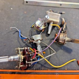 LAFFAYETTE TELSAT SSB 25 CB -- SET OF POTS ONLY