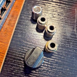 Teaberry "T Control" set of knobs, silver, nice condition